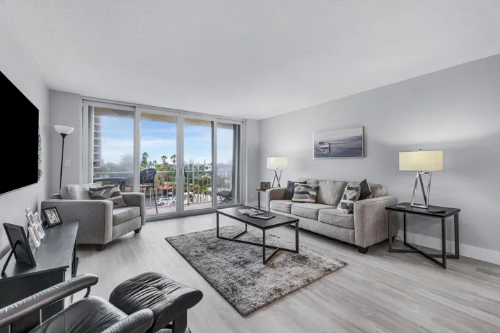 010-630OceanDrive-410-JunoBeach-FL-33408