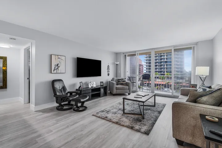 009-630OceanDrive-410-JunoBeach-FL-33408