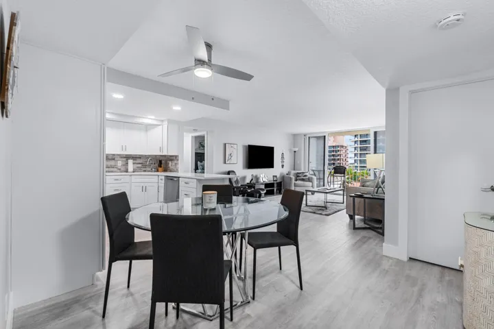 004-630OceanDrive-410-JunoBeach-FL-33408