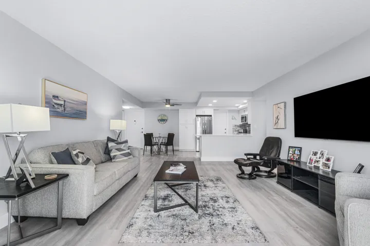 011-630OceanDrive-410-JunoBeach-FL-33408