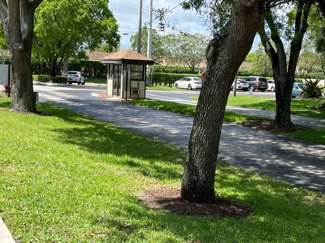 Convenient entrance to Complex