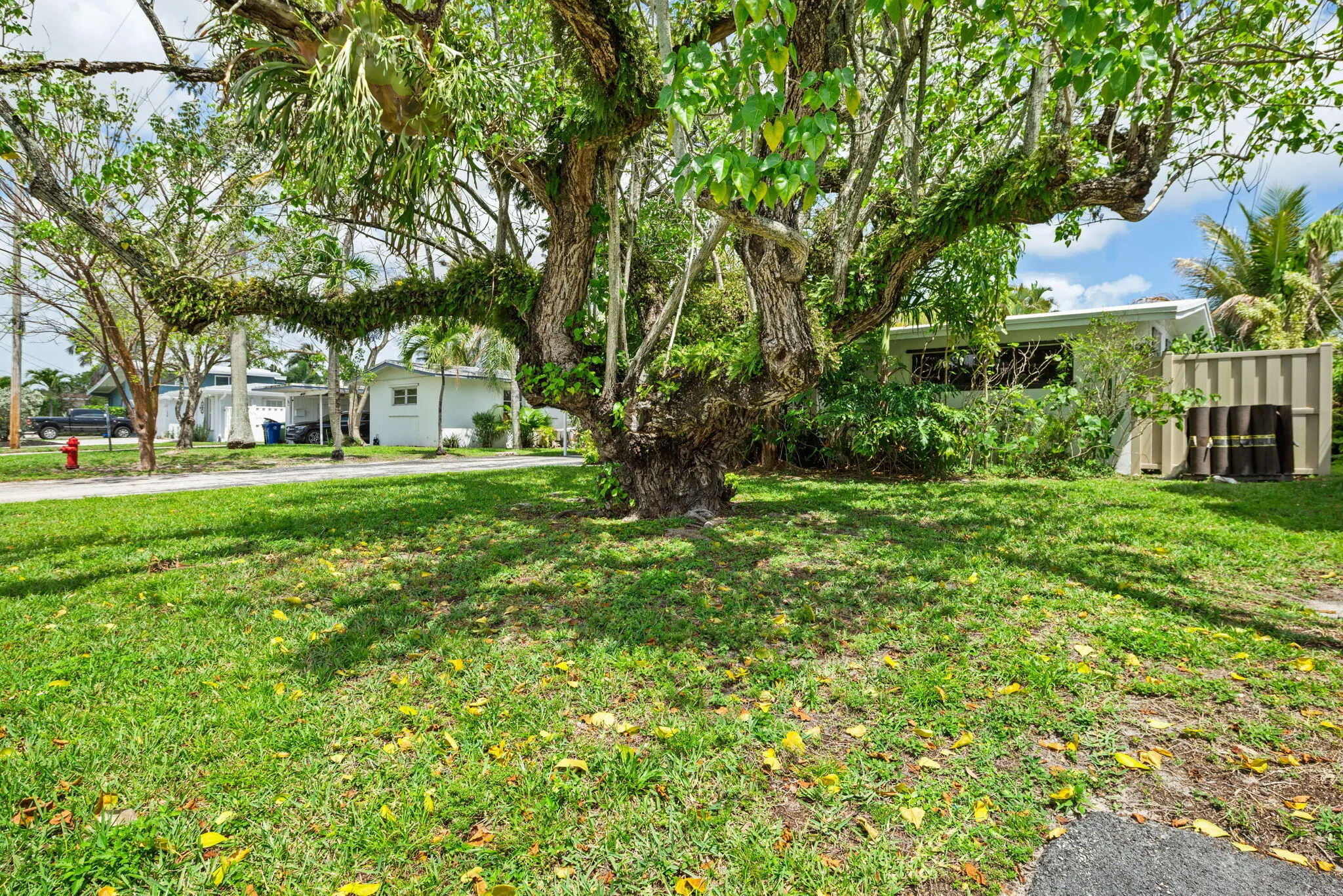 3-web-or-mls-2512-sugar-loaf-ln