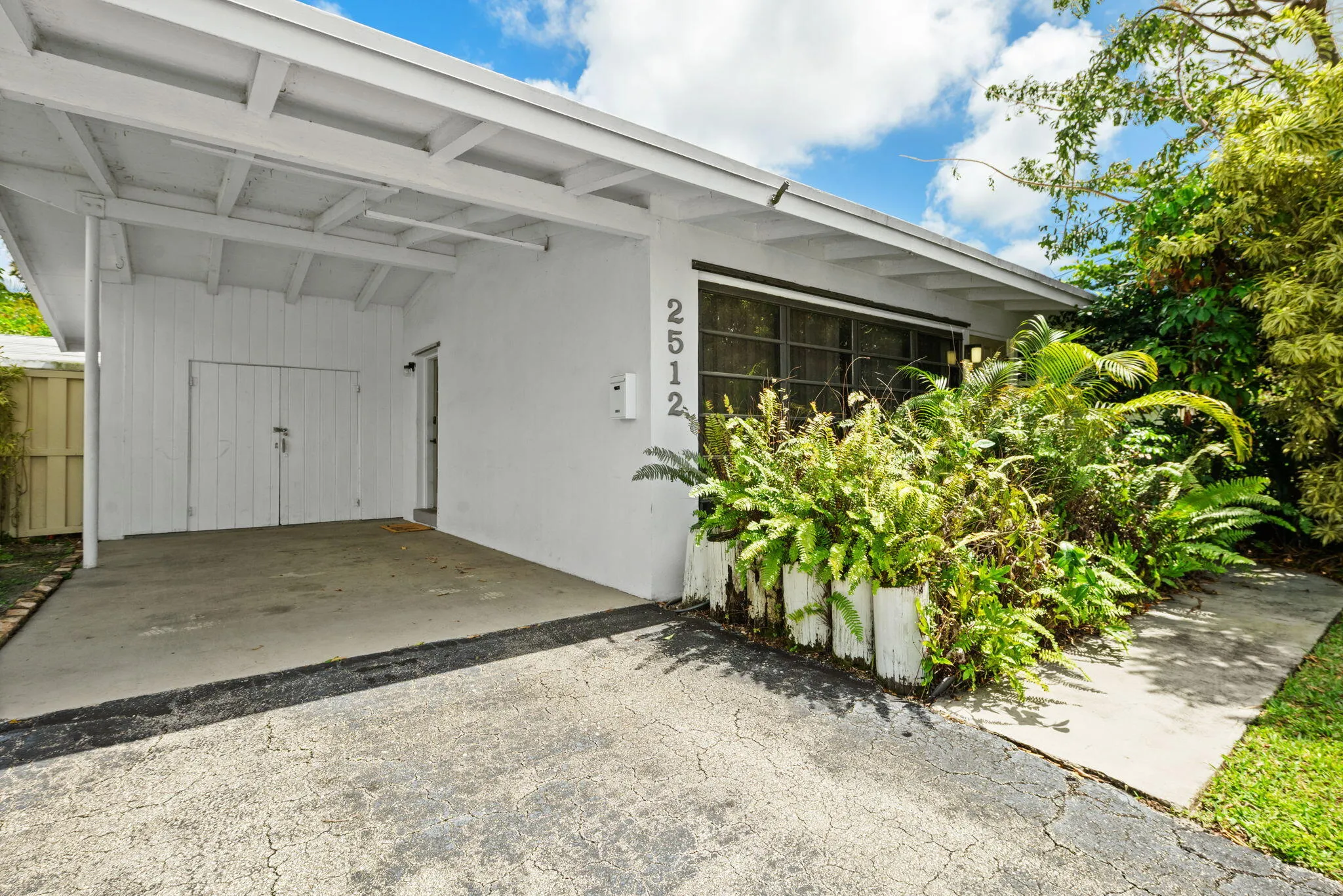4-web-or-mls-2512-sugar-loaf-ln