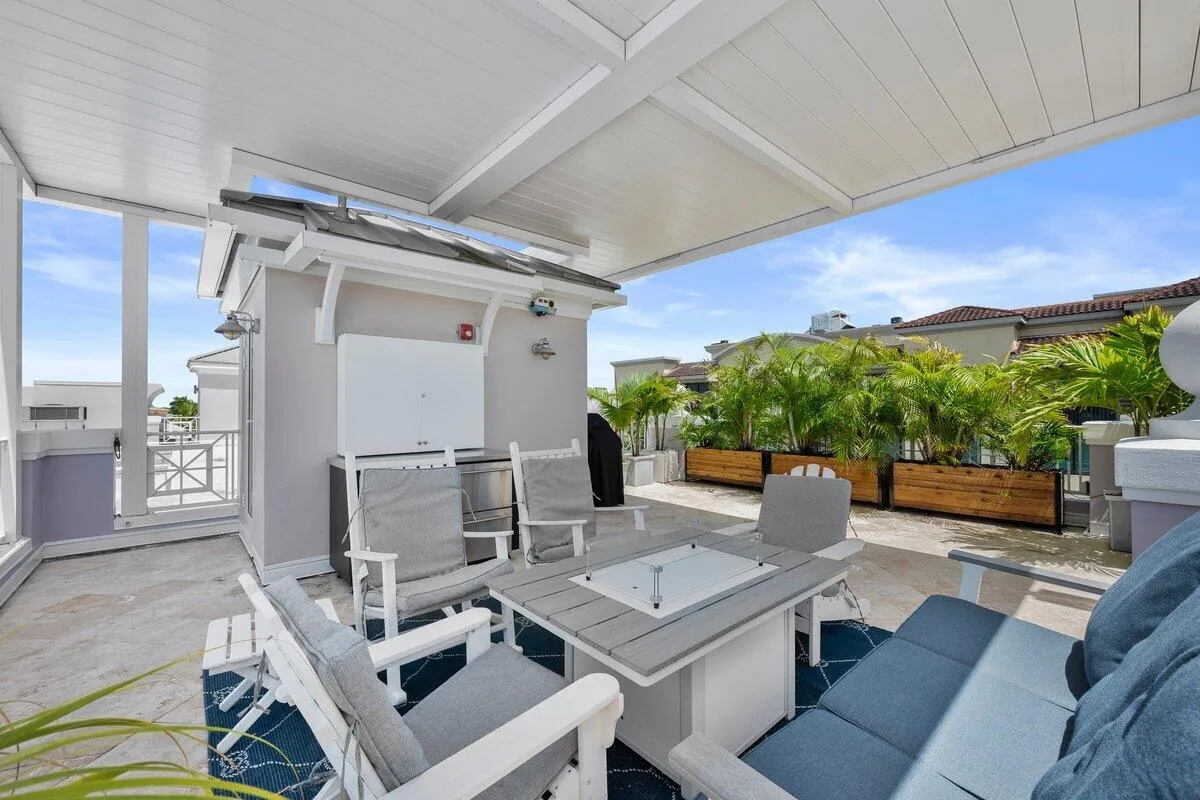 Rooftop deck