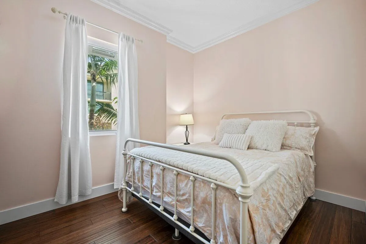 Guest bedroom