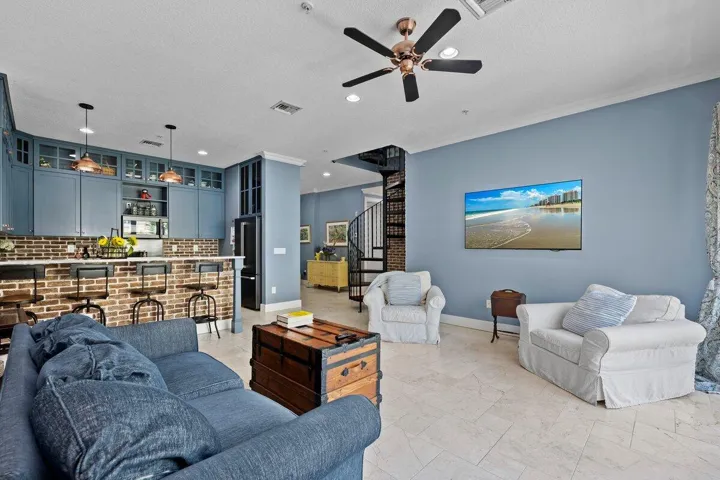 Family room & Kitchen