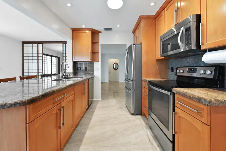 14 Kitchen 01