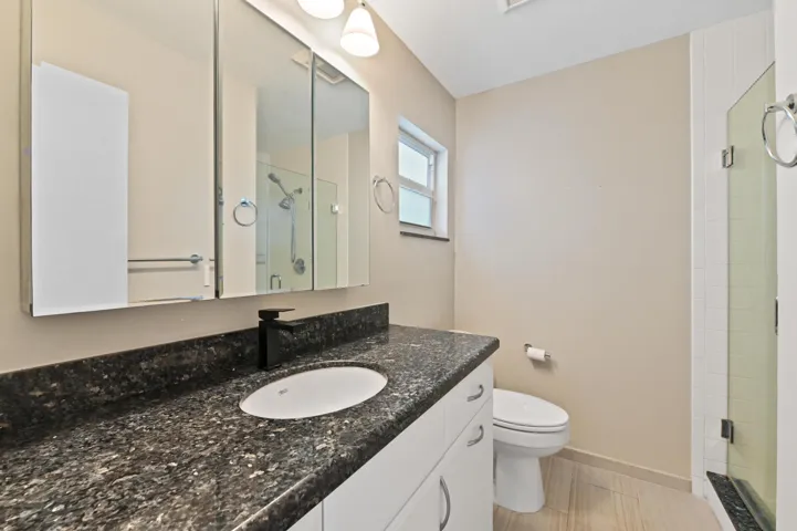 23 Bathroom 01