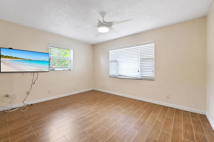 19 Bedroom 01