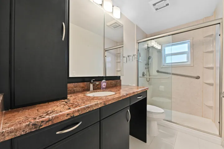 18 Bathroom 01