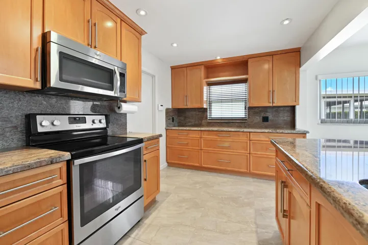 15 Kitchen 02