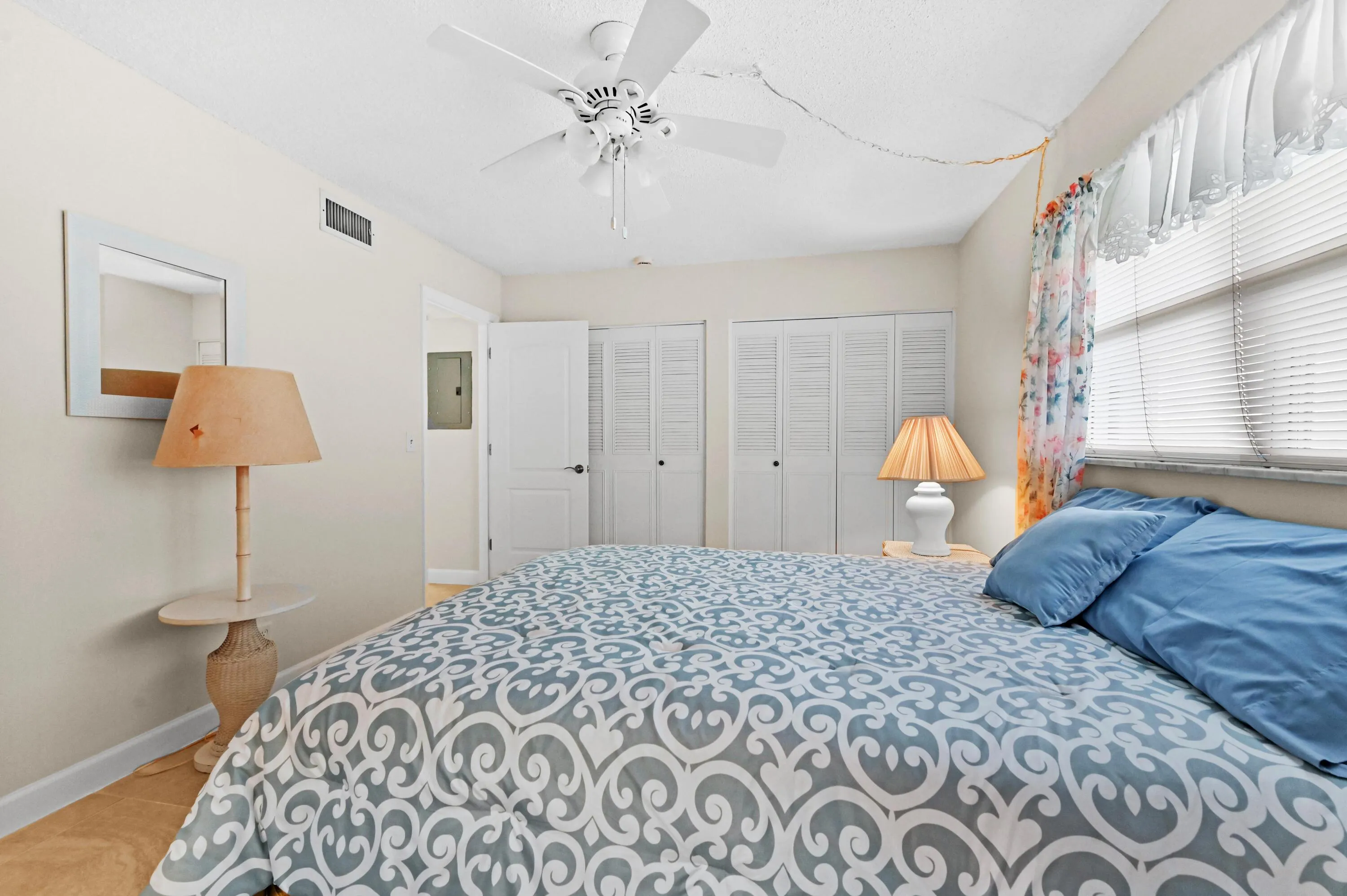 15 Bedroom 02