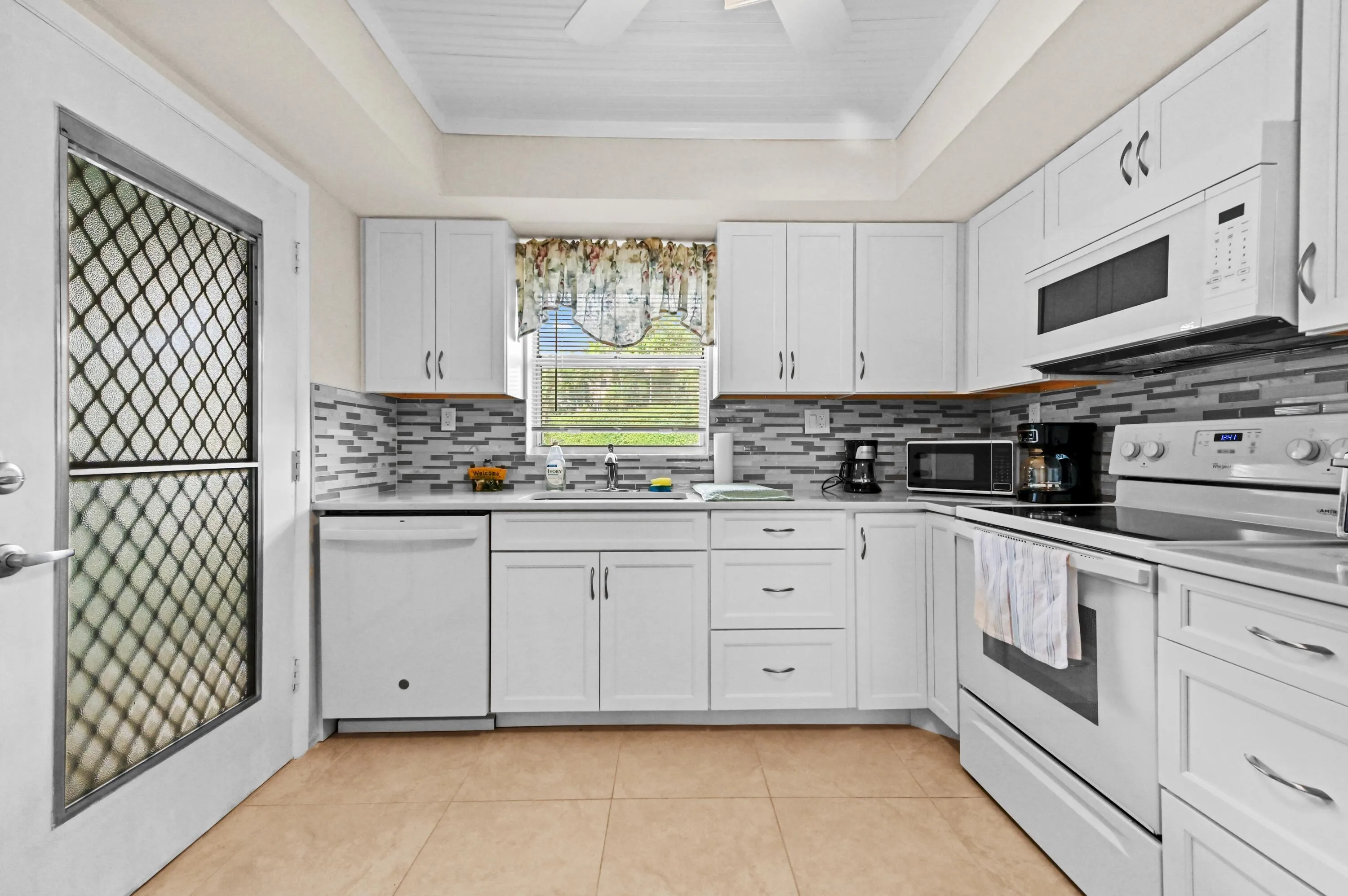 10 Kitchen 02
