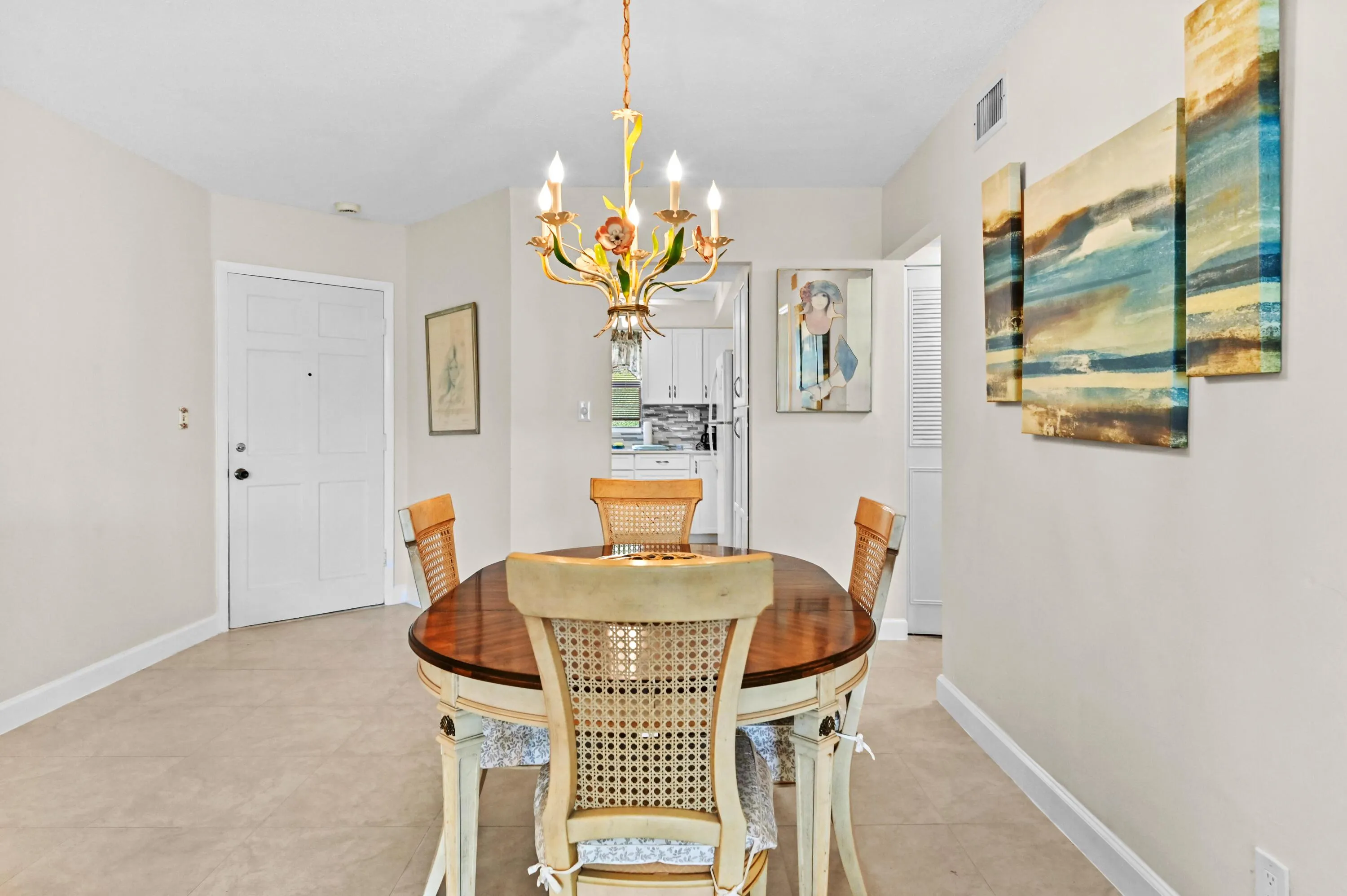 08 Dining room 03