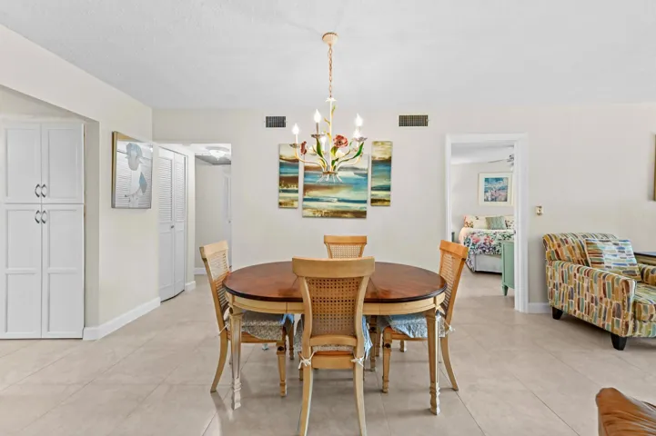 04 Dining room 02