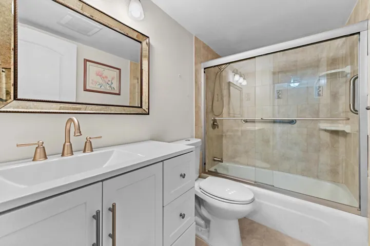 13 Bathroom 01