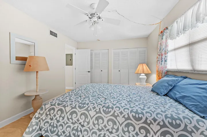 15 Bedroom 02