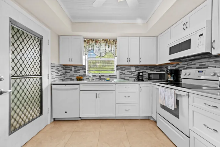 10 Kitchen 02