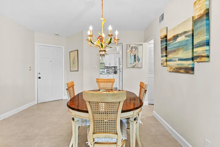 08 Dining room 03