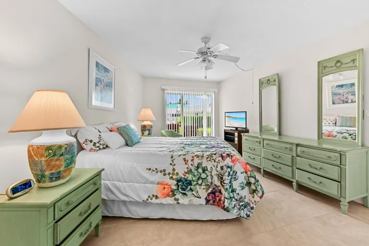 17 Bedroom 04