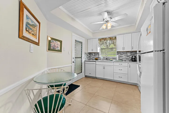 09 Kitchen 01