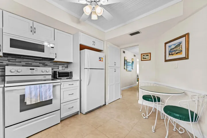 11 Kitchen 03