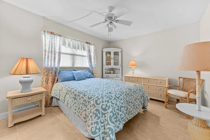 14 Bedroom 01