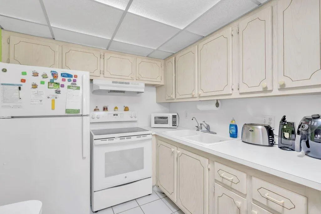 Kitchen.1.jpeg-SMALL