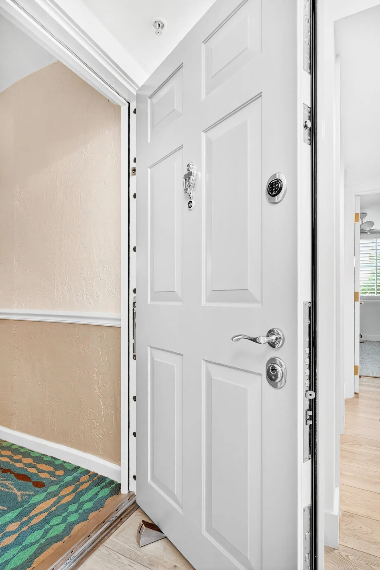1801-N-FLAGLER-DR-501-33407-027