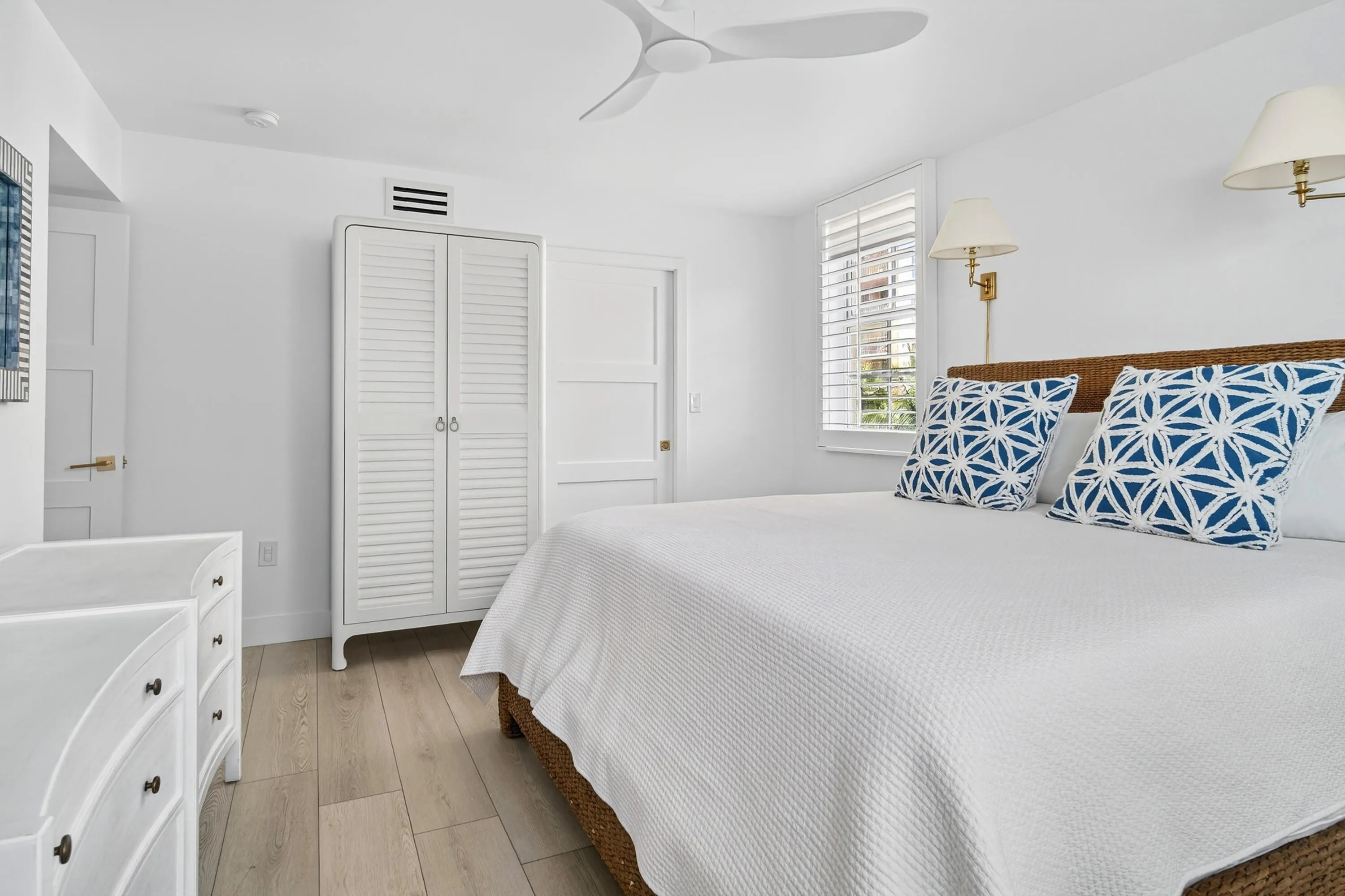 1801-N-FLAGLER-DR-501-33407-020