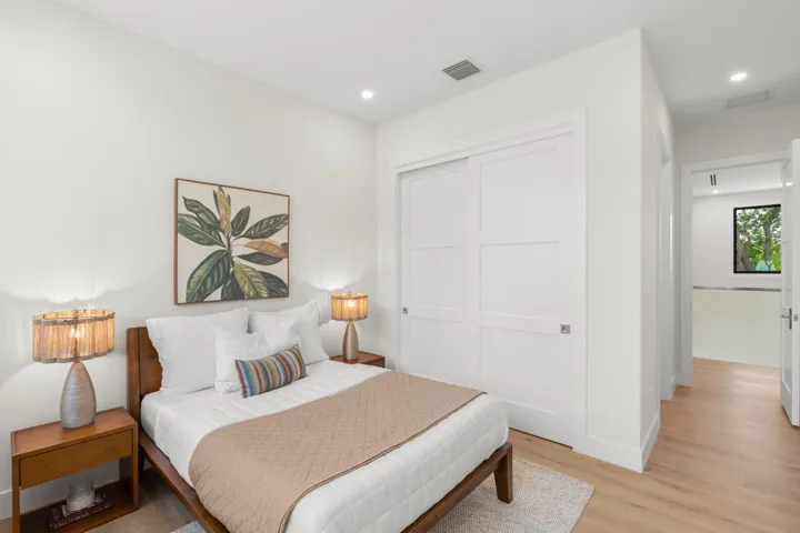 44-web-or-mls-2406 NE 13th Ct Fort Laude