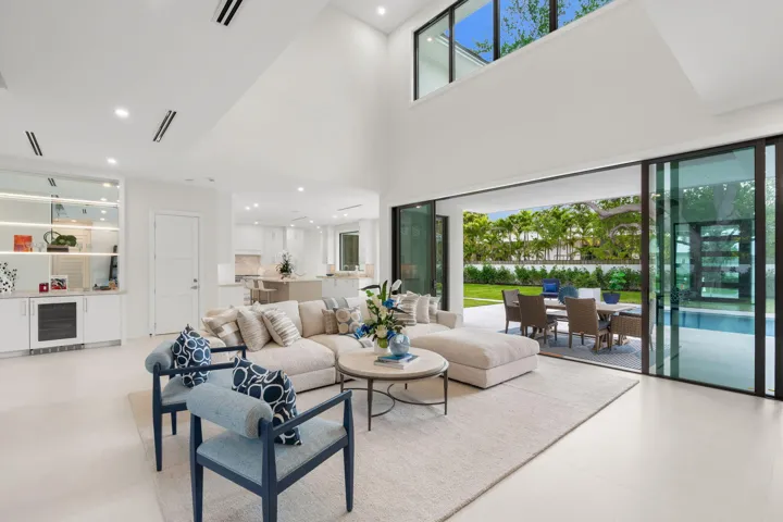 12-web-or-mls-2406 NE 13th Ct Fort Laude