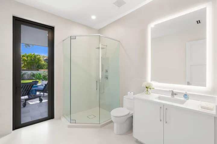 10-web-or-mls-2406 NE 13th Ct Fort Laude