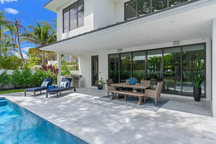 38-web-or-mls-2406 NE 13th Ct Fort Laude