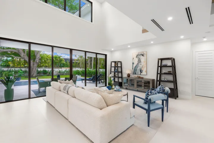 9-web-or-mls-2406 NE 13th Ct Fort Lauder