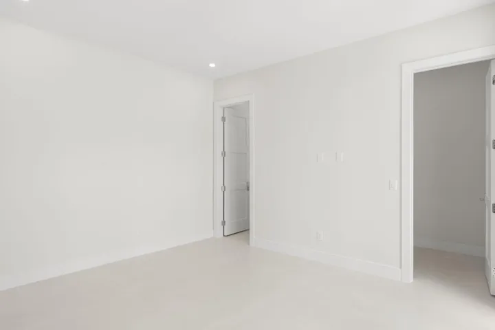 28-web-or-mls-2406 NE 13th Ct Fort Laude
