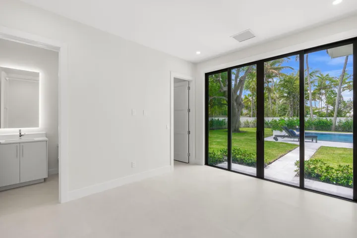 30-web-or-mls-2406 NE 13th Ct Fort Laude
