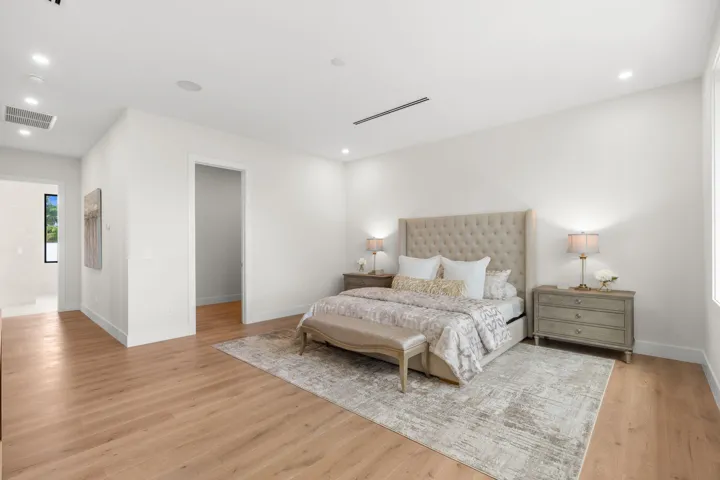53-web-or-mls-2406 NE 13th Ct Fort Laude