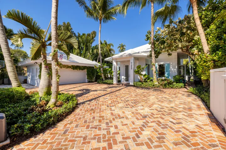 Front Entrance - Driveway