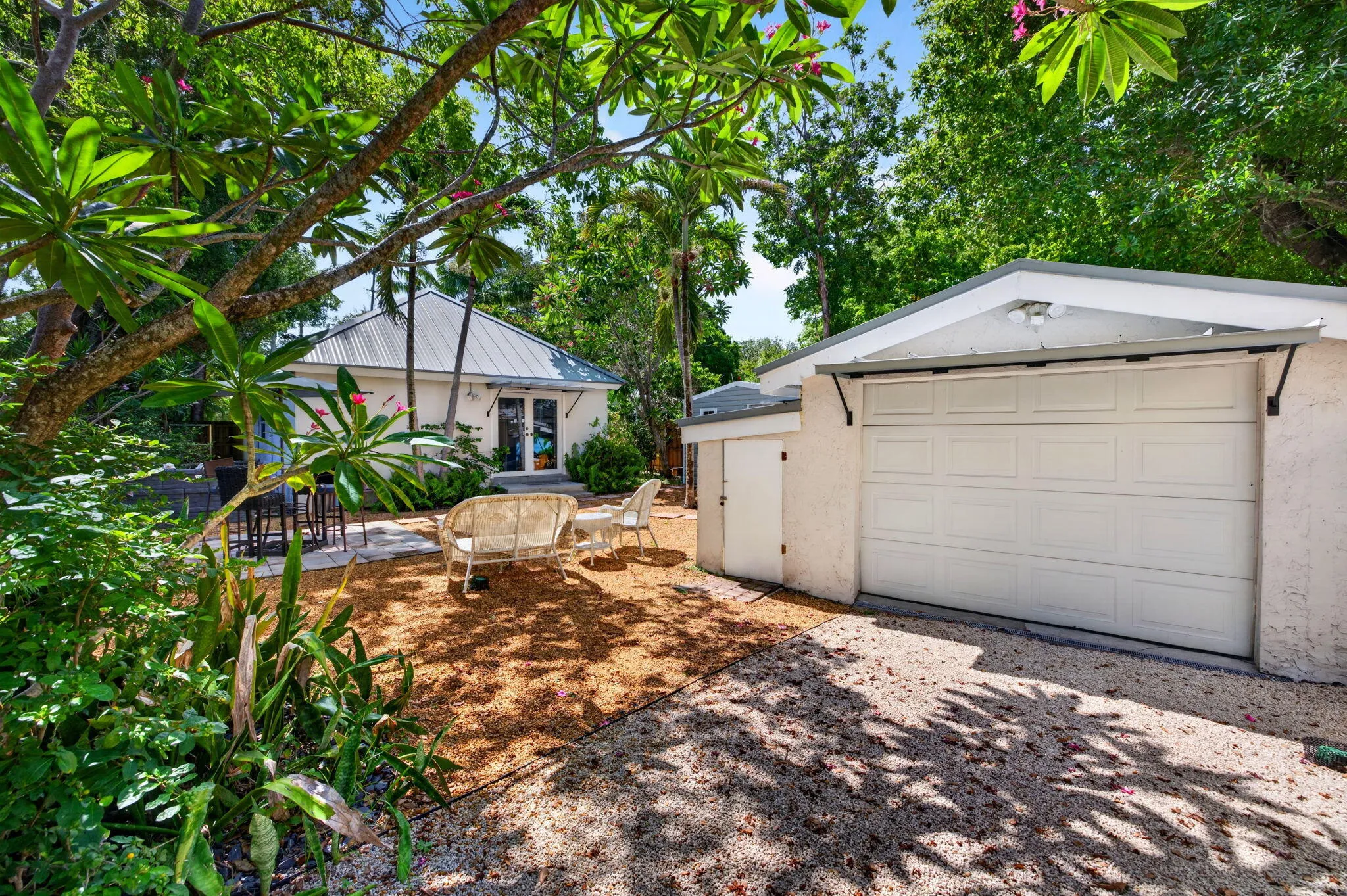Detached studio/garage