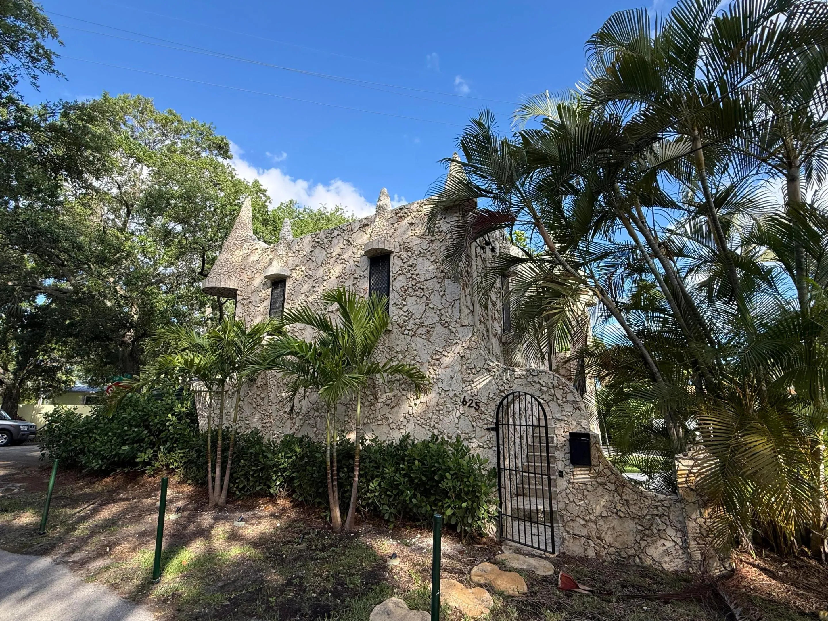 Just one block away from the historic New River castle