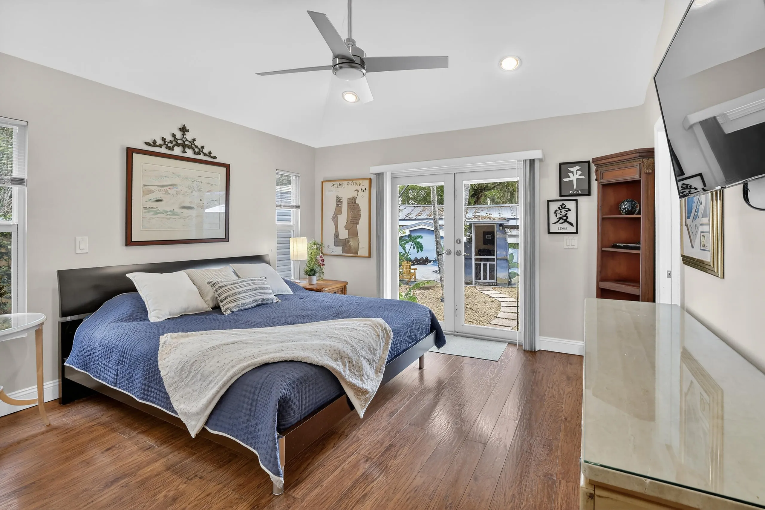 Primary bedroom feature vaulted ceiling