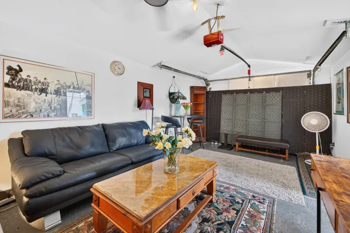 Detached studio/ garage