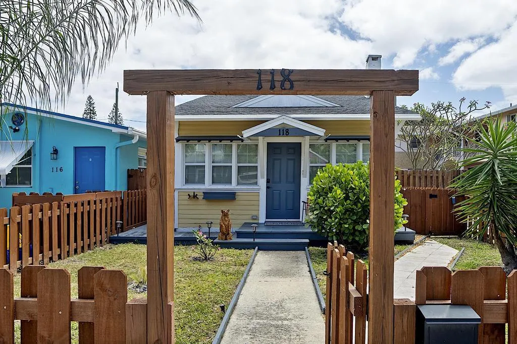 118 S. J. St - - 004