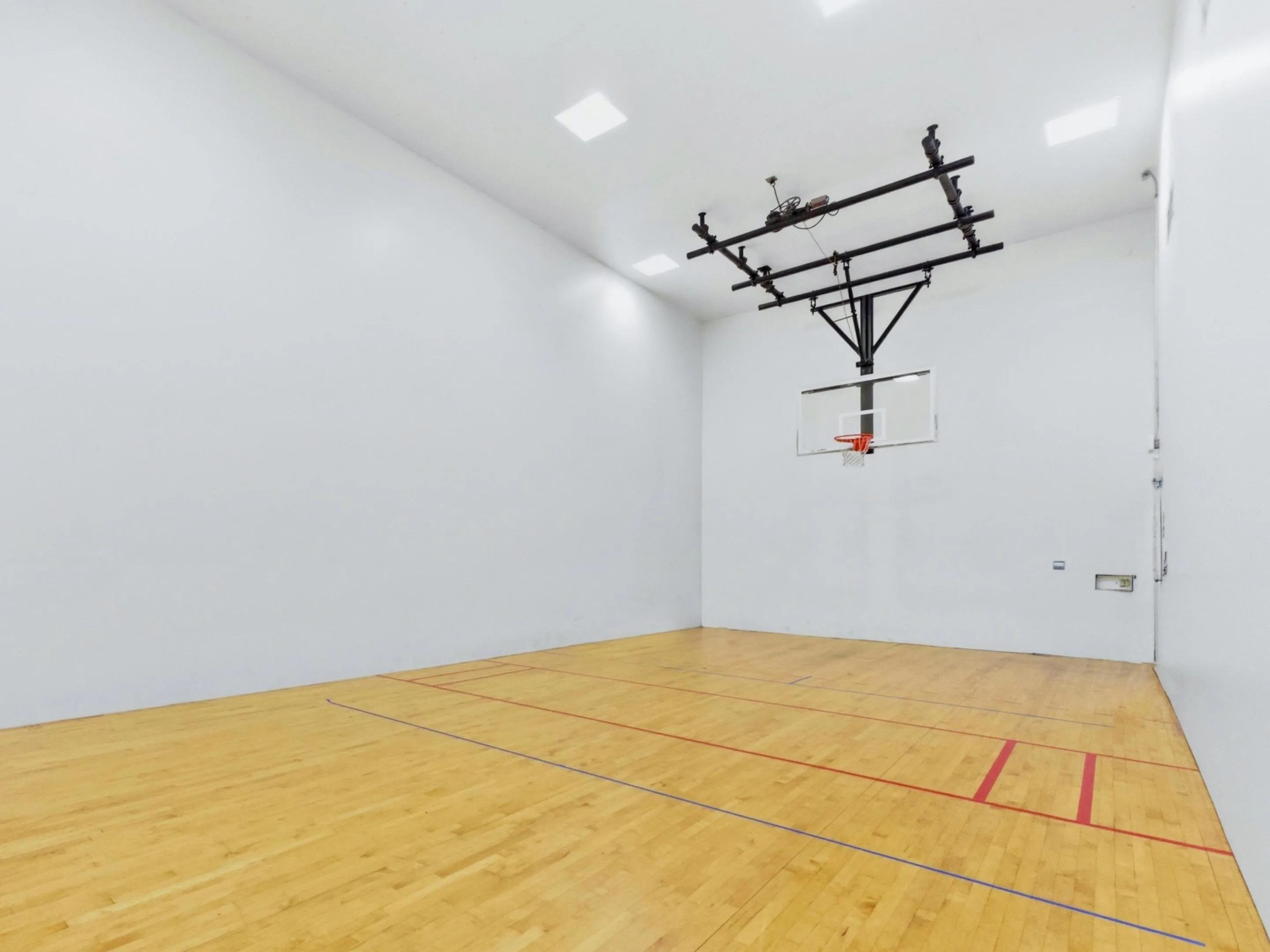 Clubhouse Indoor Basketball