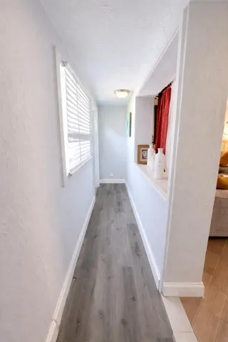 Bright hallway with natural light (1)