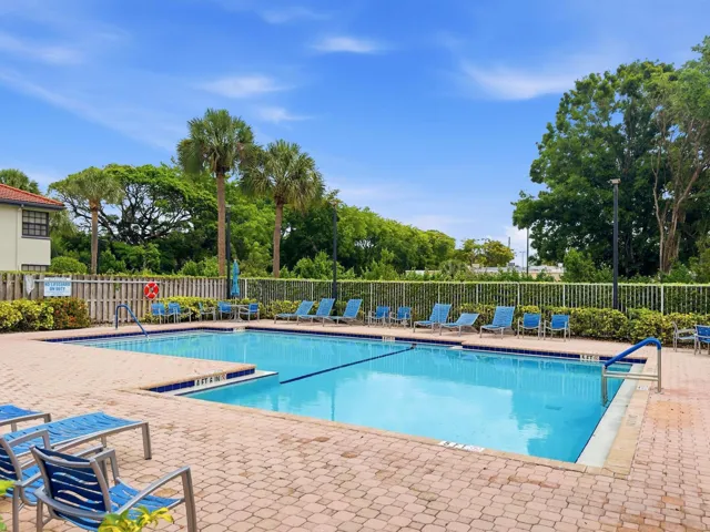 Sattelite Pool
