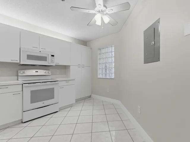 Kitchen Breakfast Area
