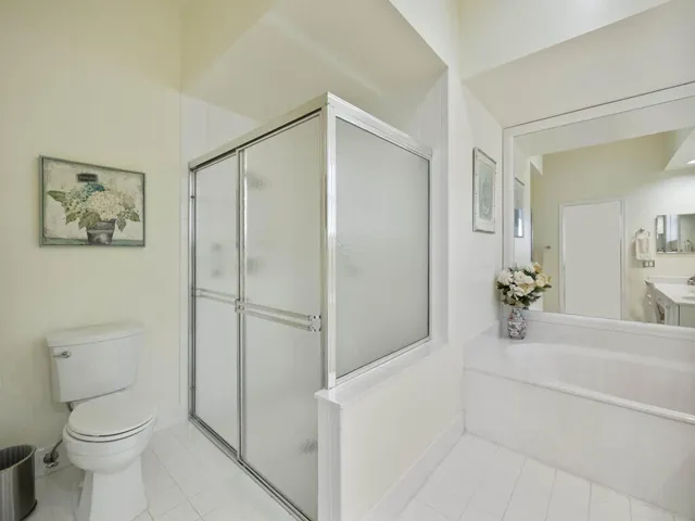 OWNER'S ENSUITE BATH