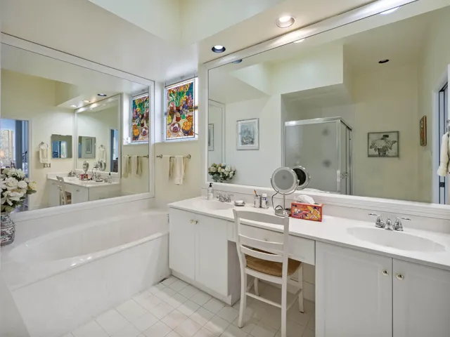 OWNER'S ENSUITE BATH